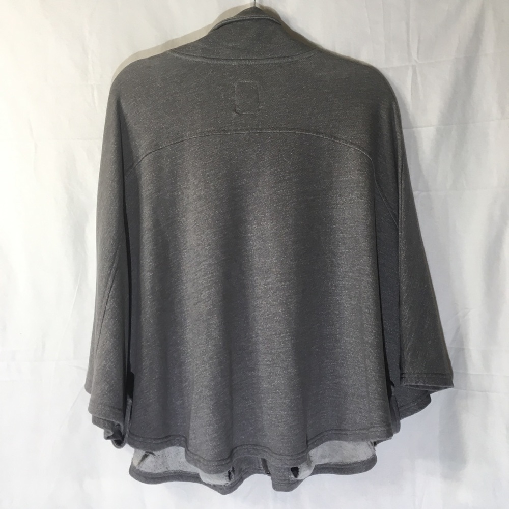 Knit poncho - Picture 3 of 4